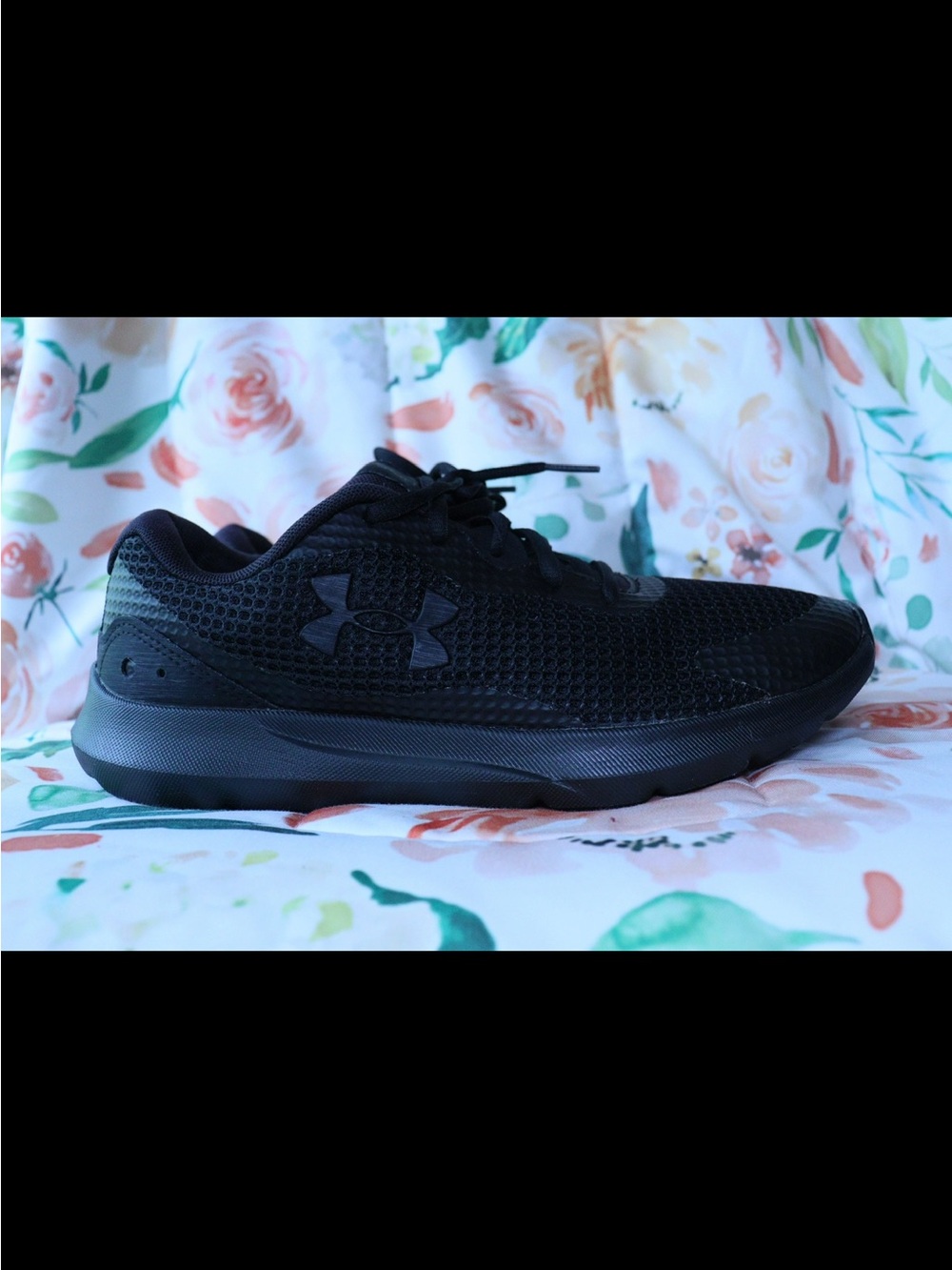 Like new, Under Armour Women’s Black Mesh Lightweight Trainer
